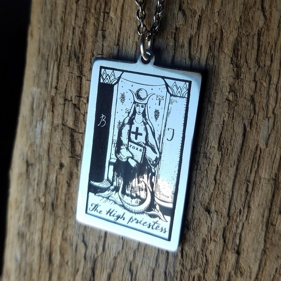 🖤 The High Priestess- Stainless Tarot Card Necklace - Picture 6 of 6